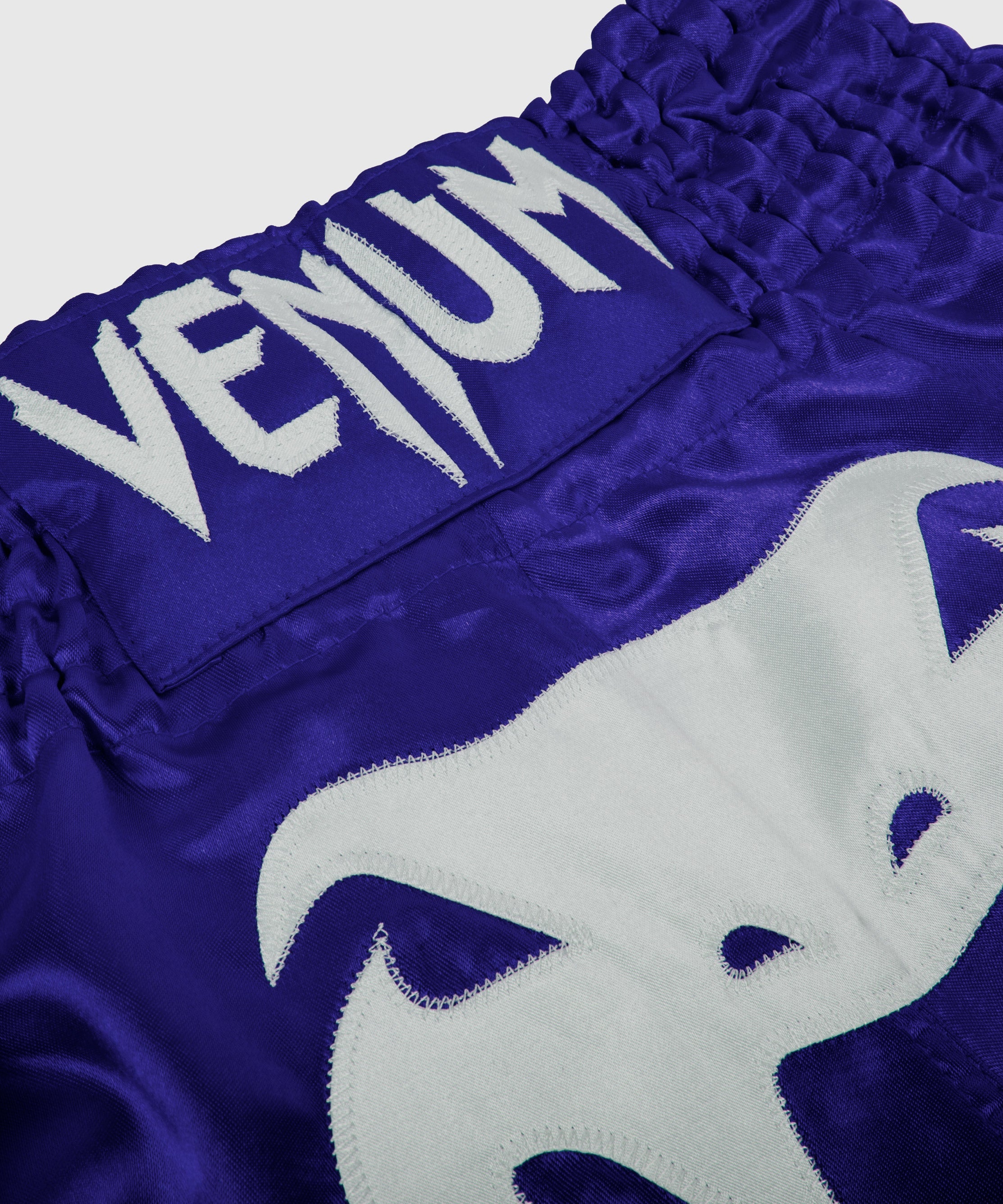venum-bangkok-inferno-muay-thai-shorts-herren-blau-wei image 3