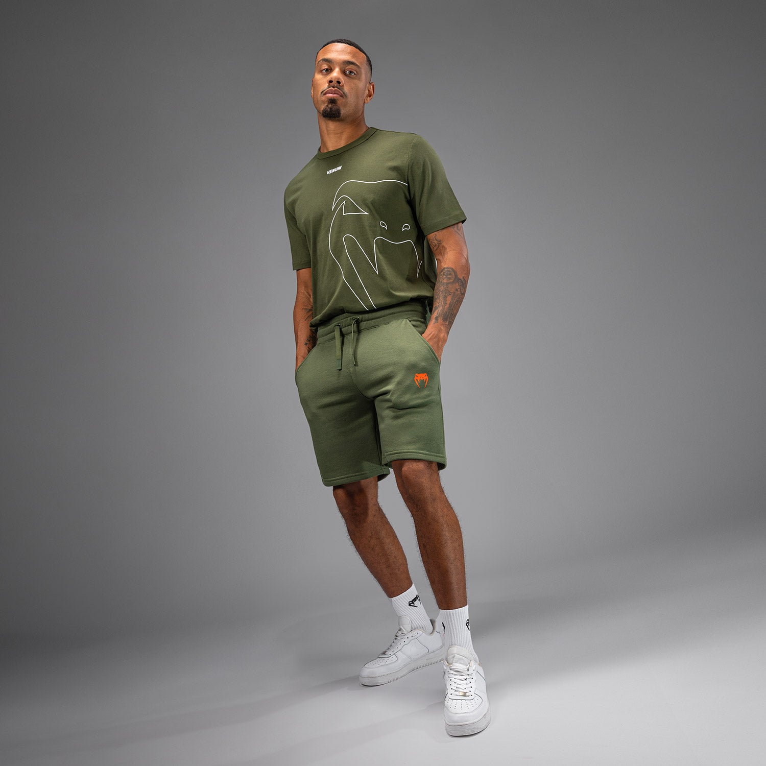venum-classic-shorts-khaki-gr-n image 3