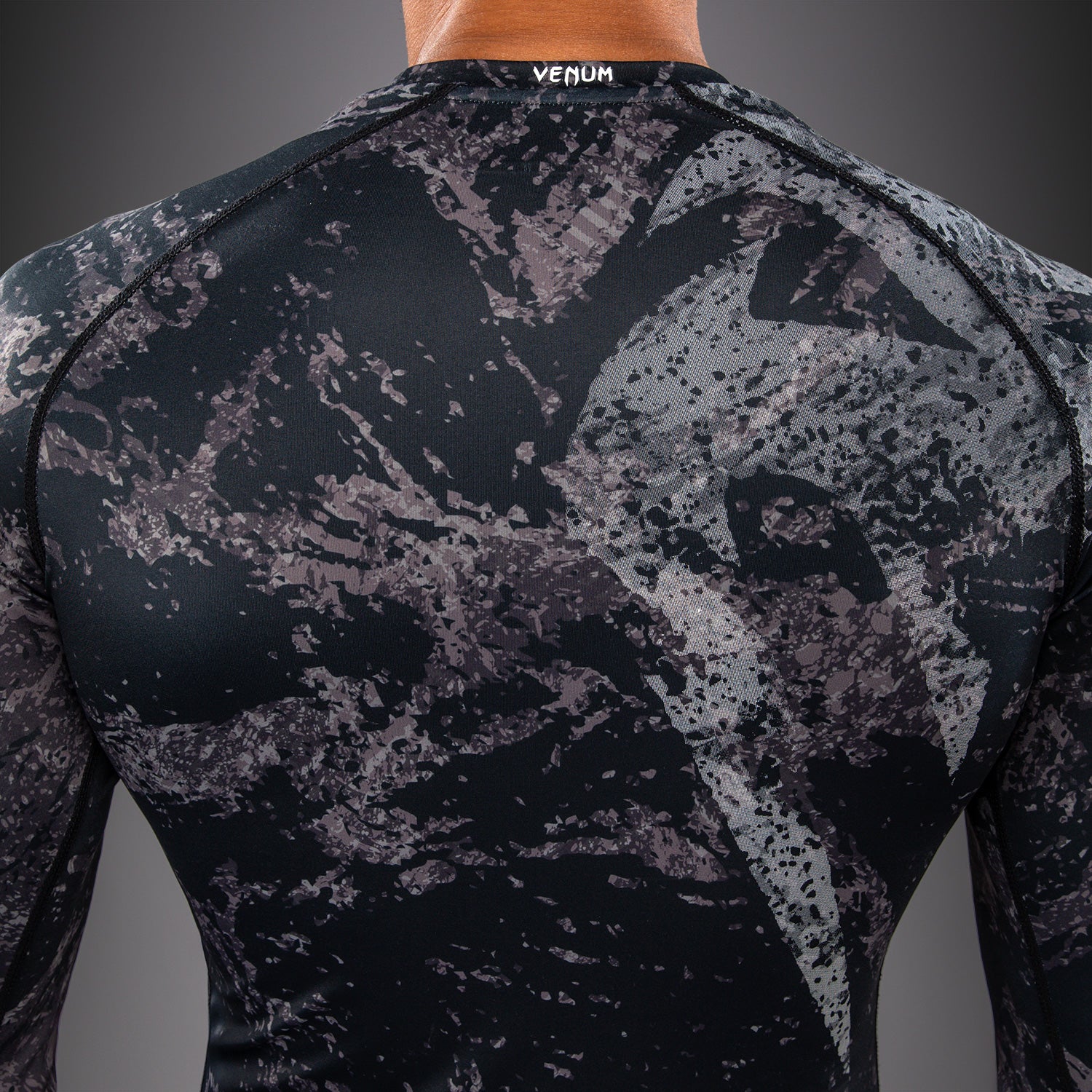 venum-rage-workout-langarm-rashguard-schwarz-grau image 5