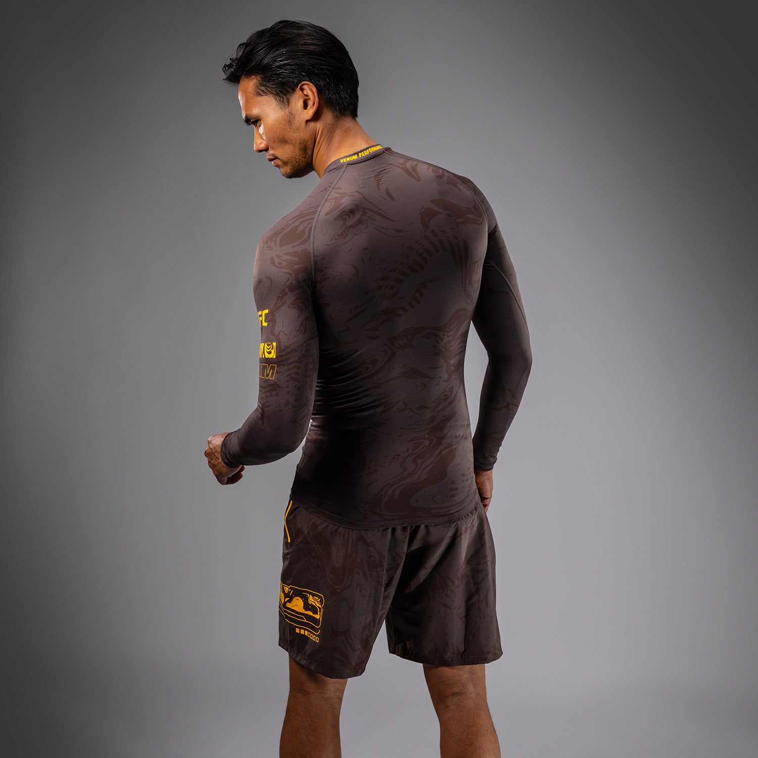 ufc-fusion-by-venum-fight-week-performance-rashguard-herren-langarm-erdiges-brau image 2