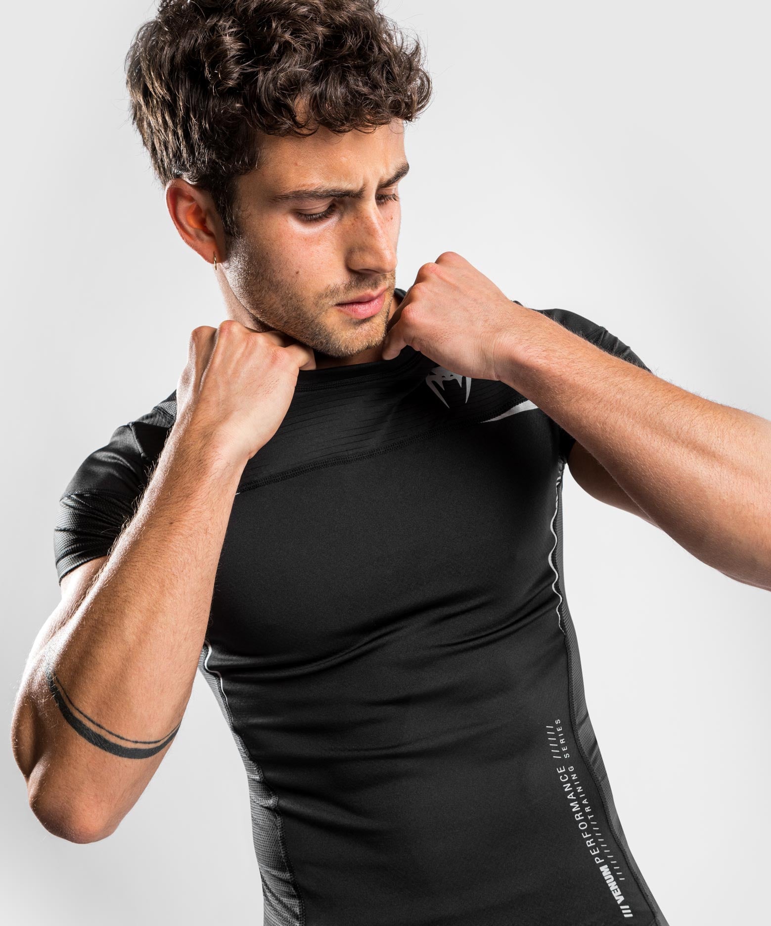 venum-tempest-2-0-kompressionsshirt-kurzarm-schwarz-grau-herren image 3