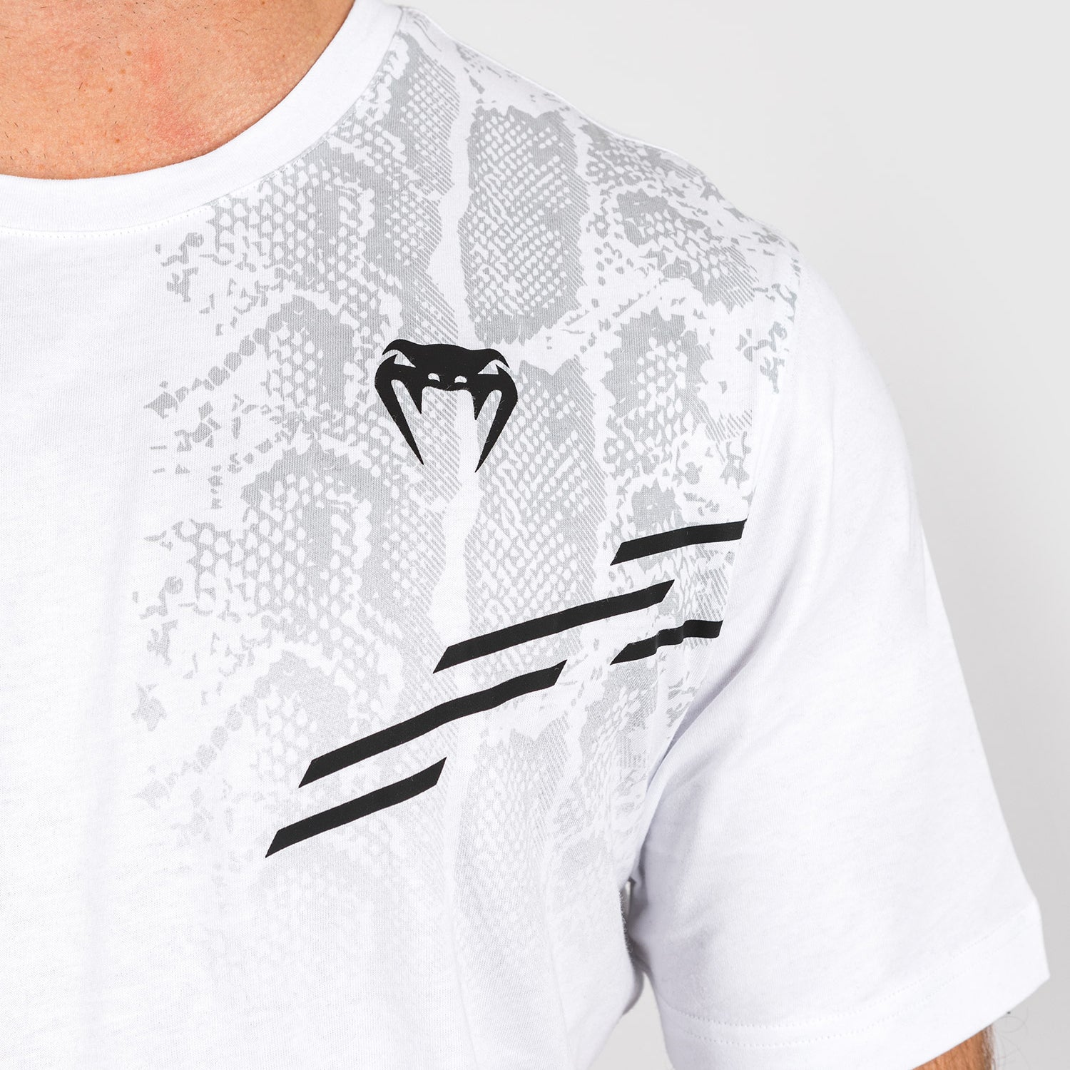 ufc-adrenaline-by-venum-replica-kurzarm-t-shirt-herren-wei image 5