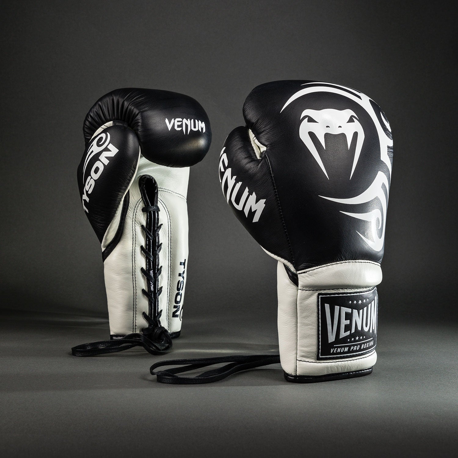 venum-giant-2-0-mike-tyson-pro-boxhandschuhe-mit-schn-rsenkeln-tiefschwarz-optis image 1