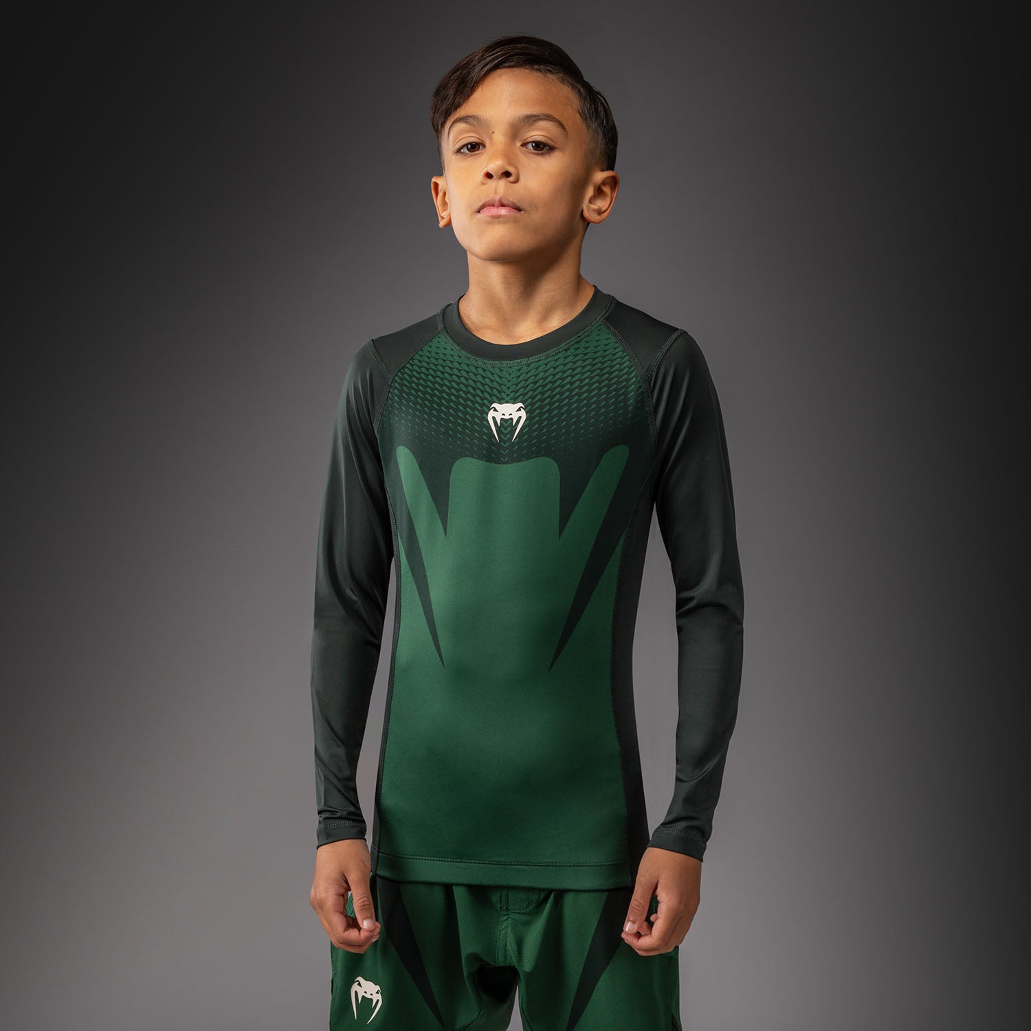 venum-attack-kids-langarm-rashguard-waldgr-n-off-white image 1
