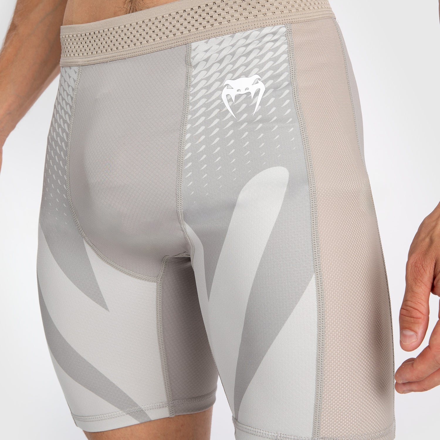 venum-attack-herren-vale-tudo-short-sand-beige image 6