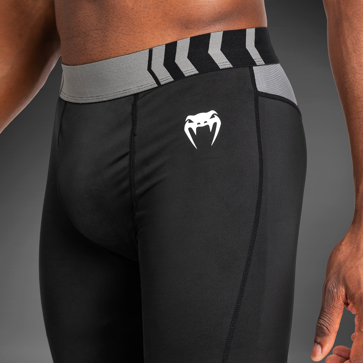 venum-tempest-vale-tudo-shorts-herren-schwarz-grau image 4