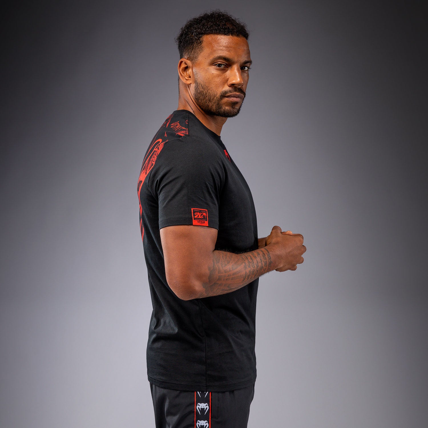 venum-20th-anniversary-t-shirt-schwarz-rot-regular-fit-baumwolle-herren image 3