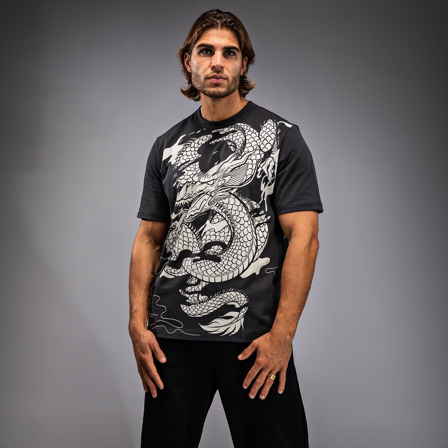 venum-dragon-s-flight-herren-t-shirt-anthrazitgrau-cremewei image 1