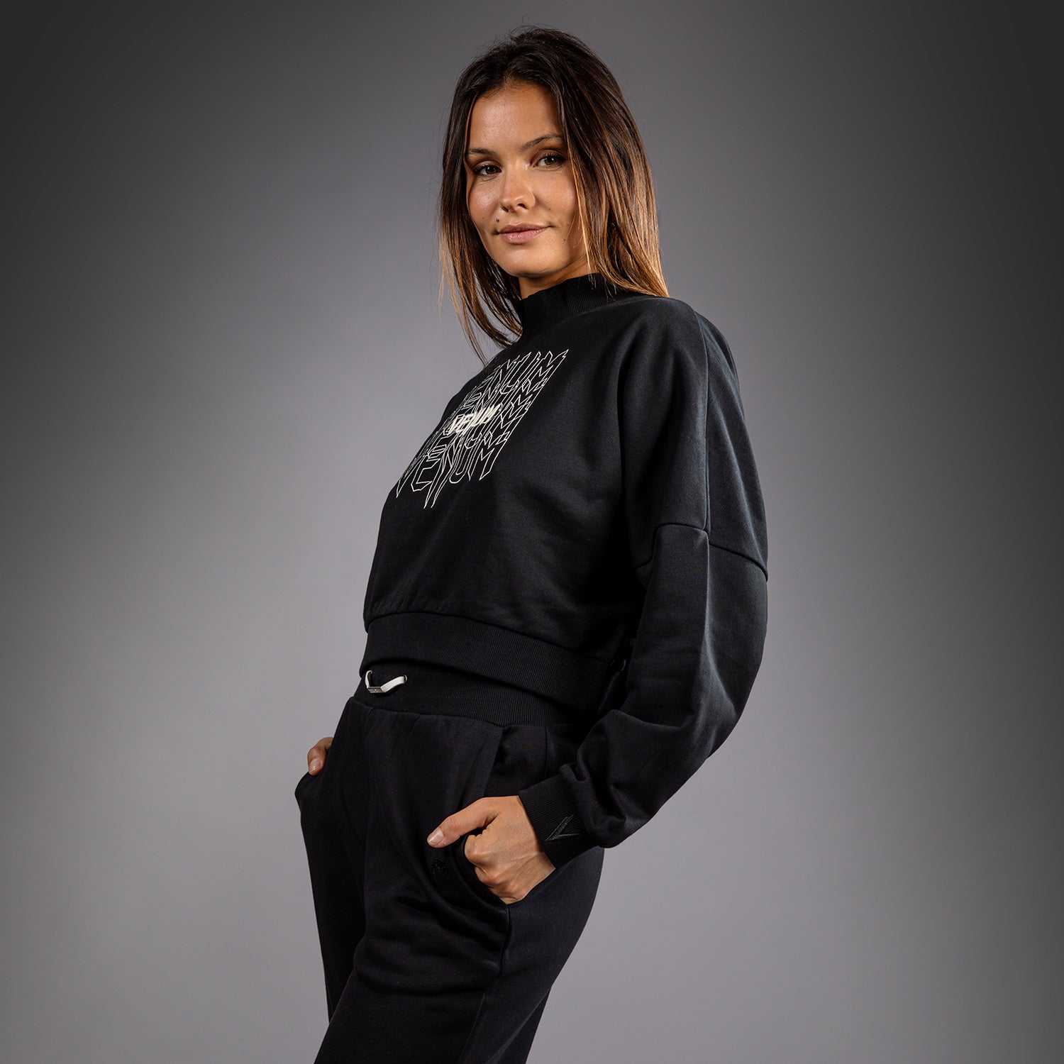 venum-pulse-damen-cropped-sweatshirt-schwarz-wei image 2