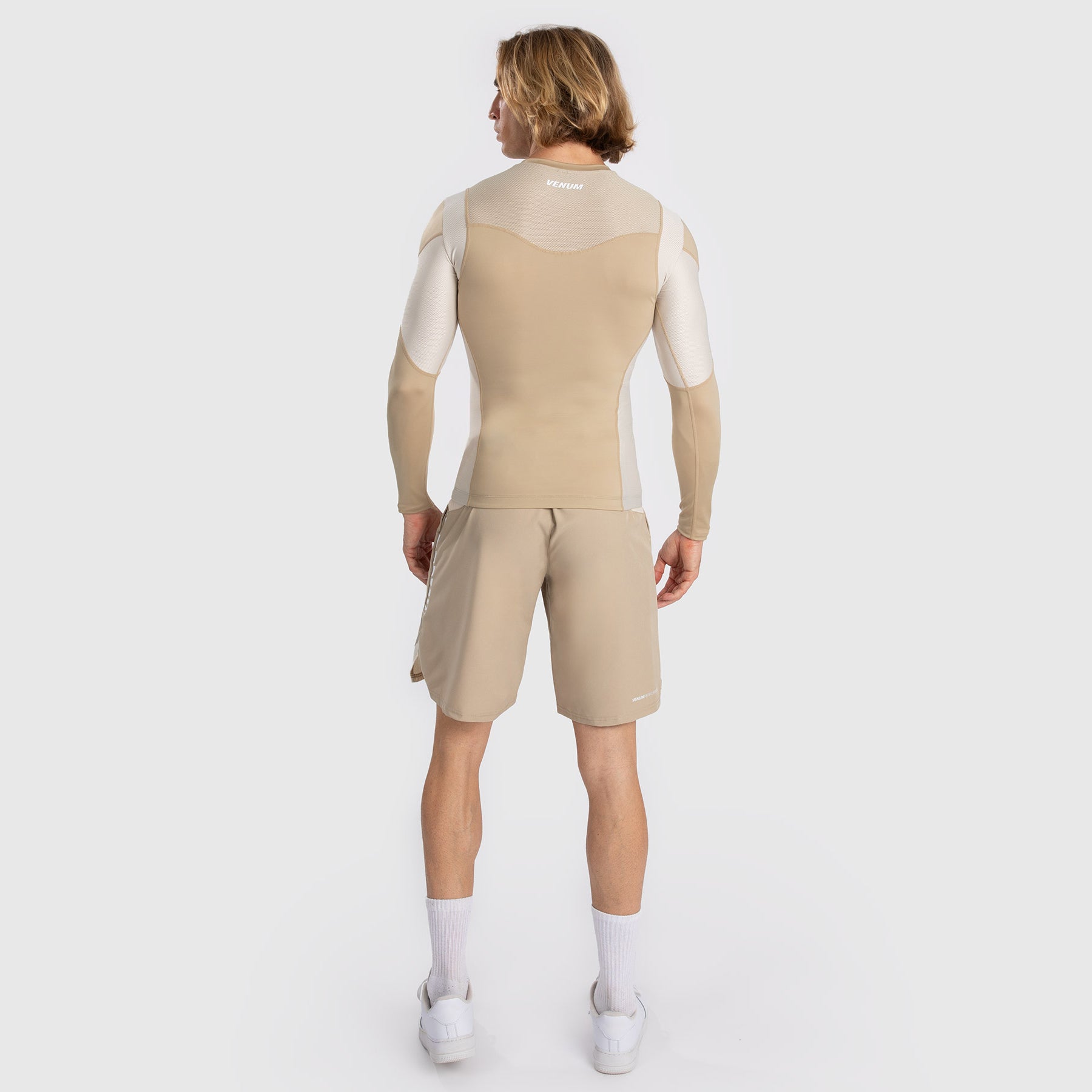 venum-tempest-herren-langarm-rashguard-beige-sand image 3