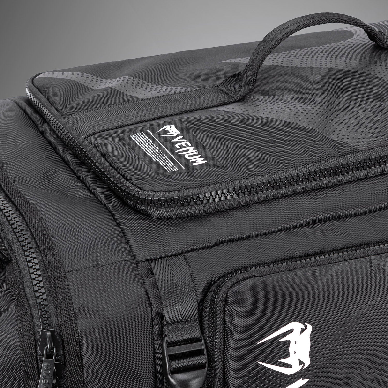 venum-shockwave-sporttasche-convertible-48l-schwarz image 7