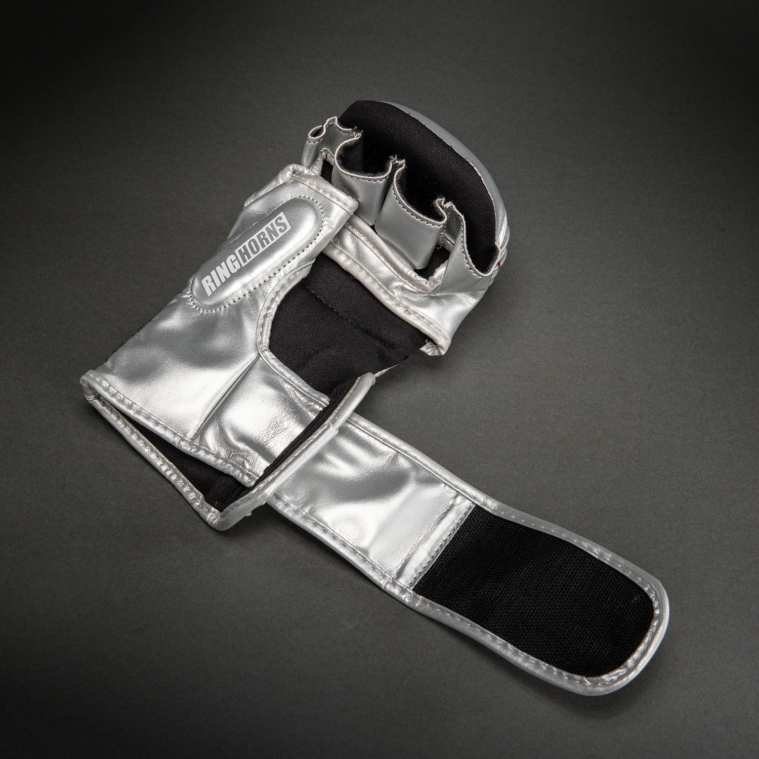 ringhorns-charger-by-venum-mma-sparringhandschuhe-silber-schwarz image 4