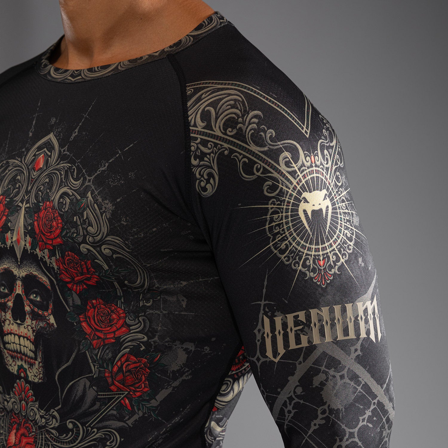venum-santa-muerte-5-0-langarm-rashguard-herren-tiefes-schwarz-gold image 6
