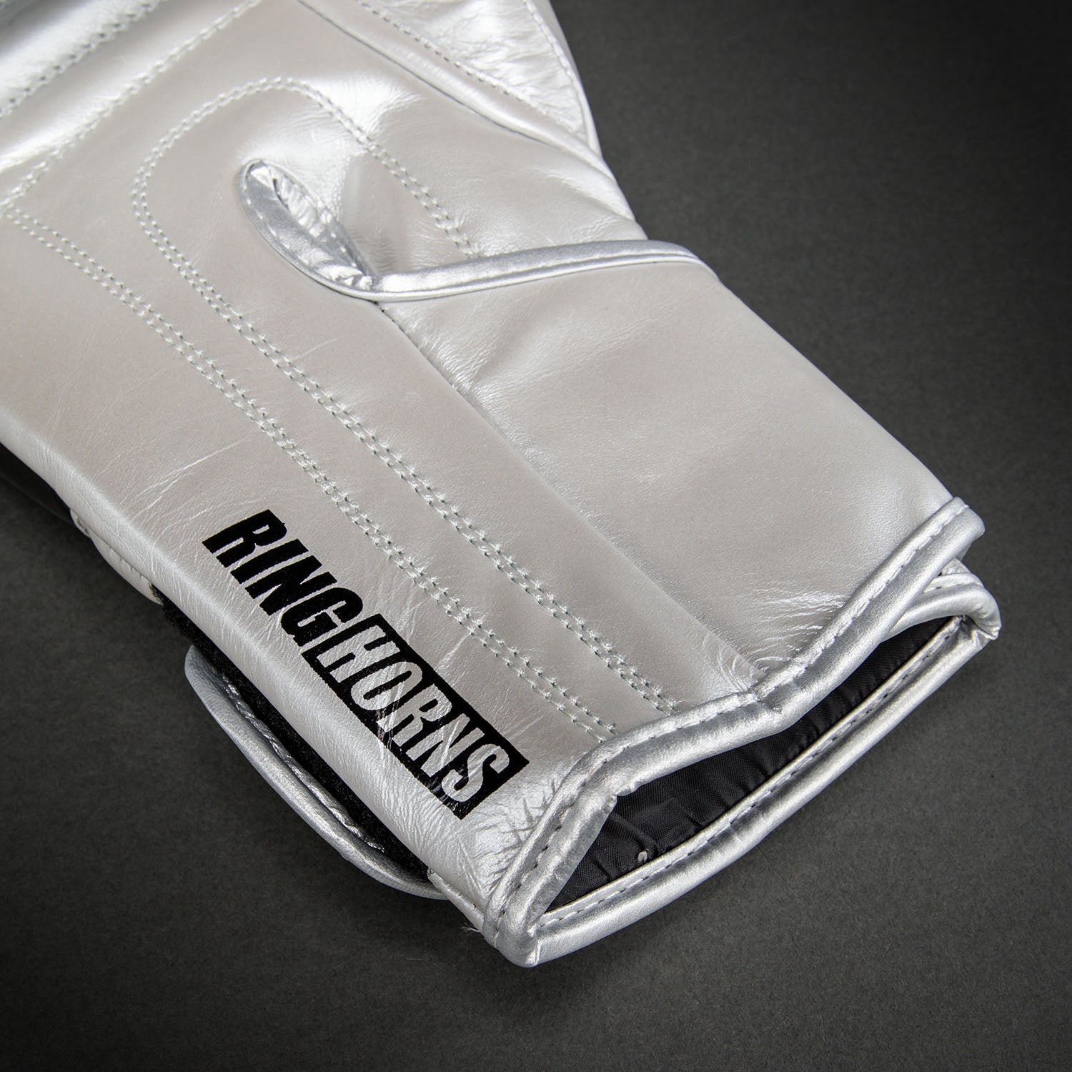 ringhorns-charger-by-venum-boxhandschuhe-silber-schwarz image 4