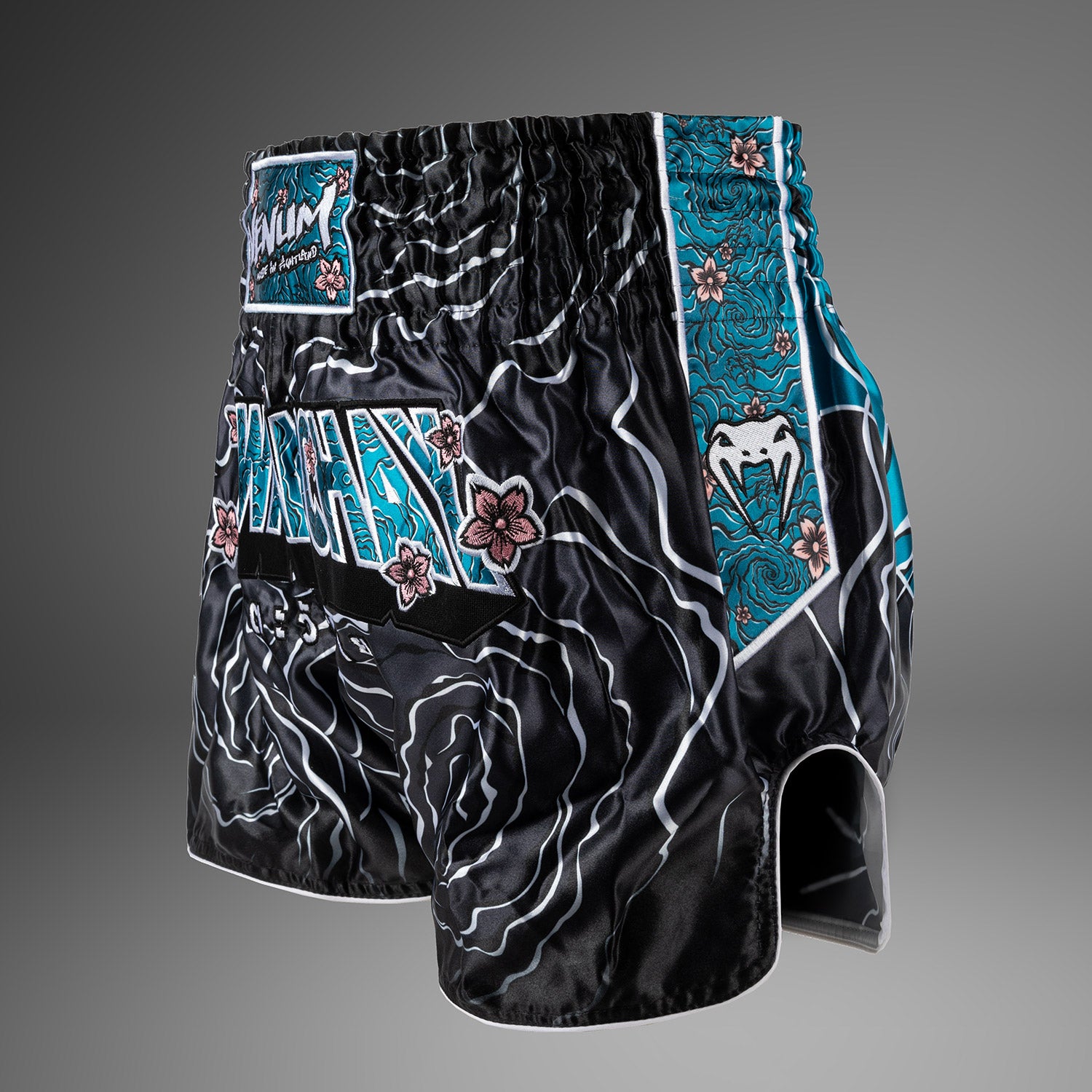 venum-x-tawanchai-muay-thai-shorts-schwarz-wei image 2