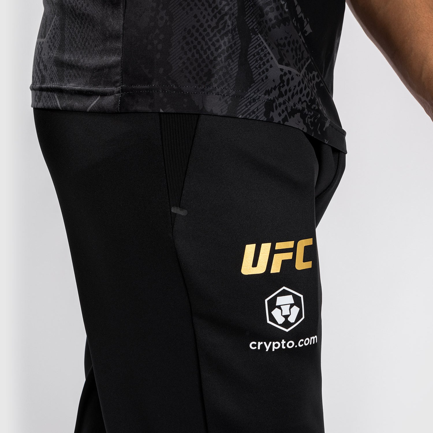 ufc-adrenaline-by-venum-authentic-fight-night-walkout-hose-champion-schwarz-gold image 7