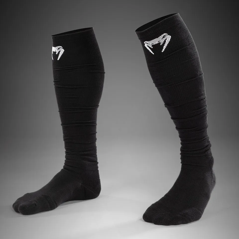 venum-elite-performance-lange-socken-schwarz-wei image 1