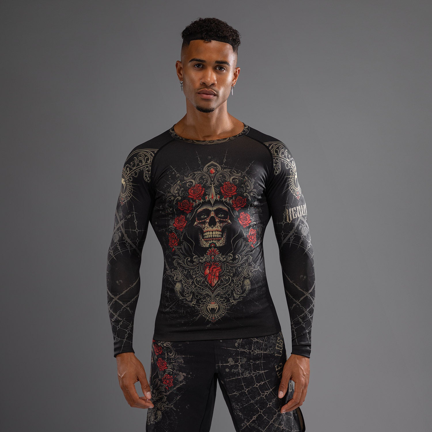 venum-santa-muerte-5-0-langarm-rashguard-herren-tiefes-schwarz-gold image 1