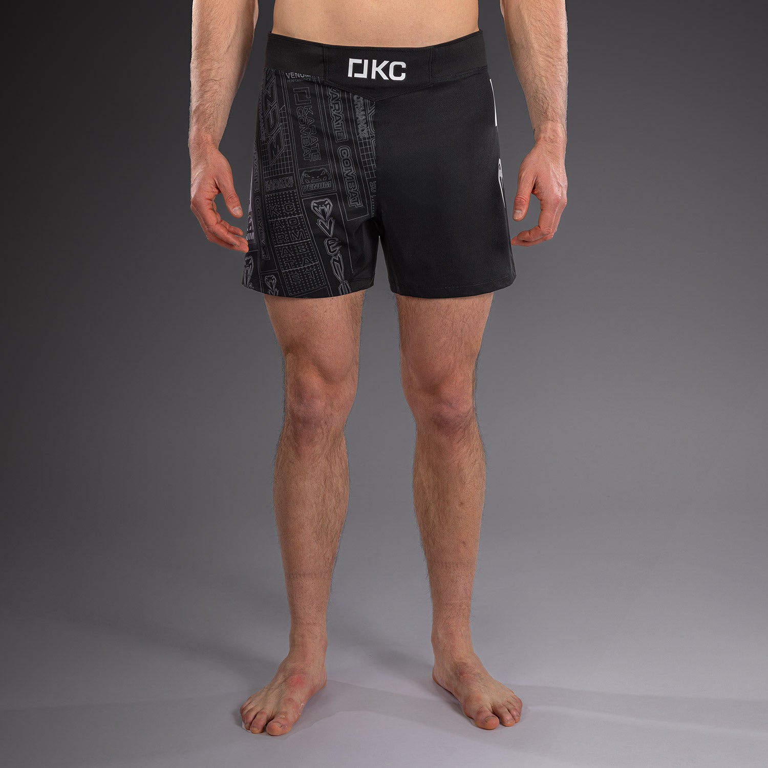 karate-combat-by-venum-fightshorts-schwarz-grau image 1