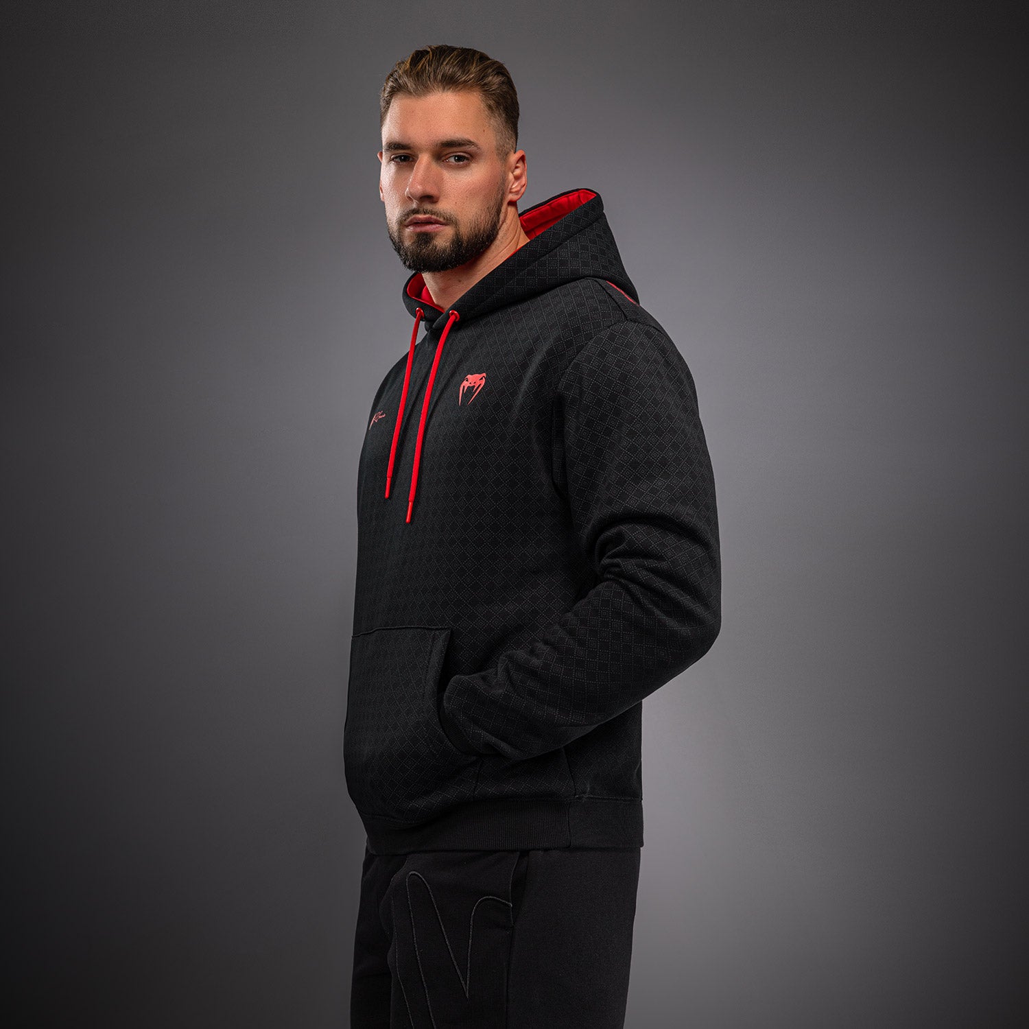 venum-x-roger-gracie-signature-kapuzenpullover-schwarz-rot-herren-hoodie image 2