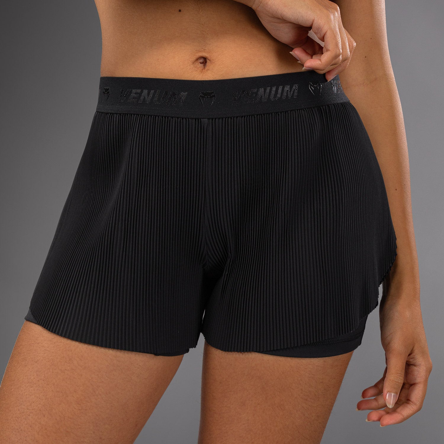 venum-flowfit-damen-trainingsshorts-schwarz image 4