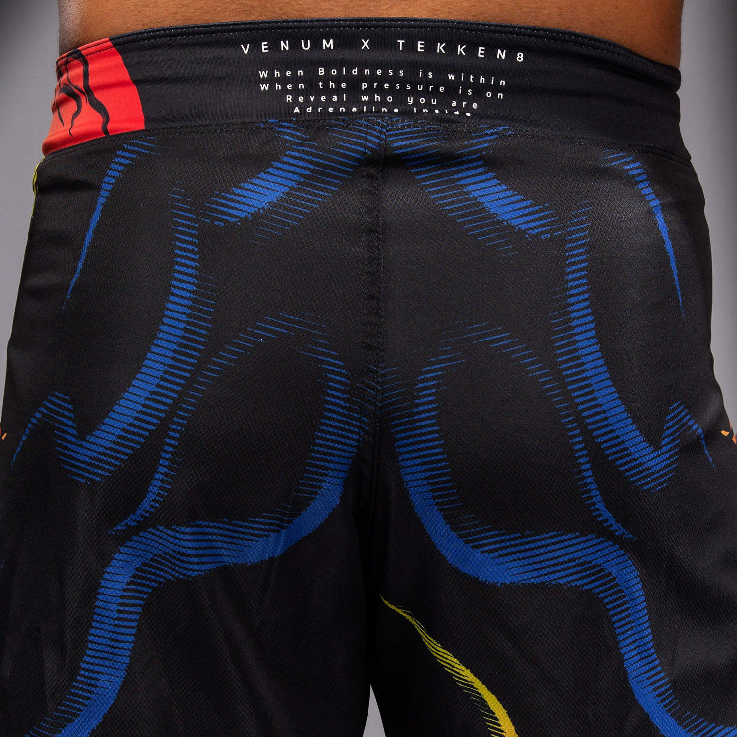 venum-x-tekken-8-fightshorts-yoshimitsu-schwarz-orange image 7