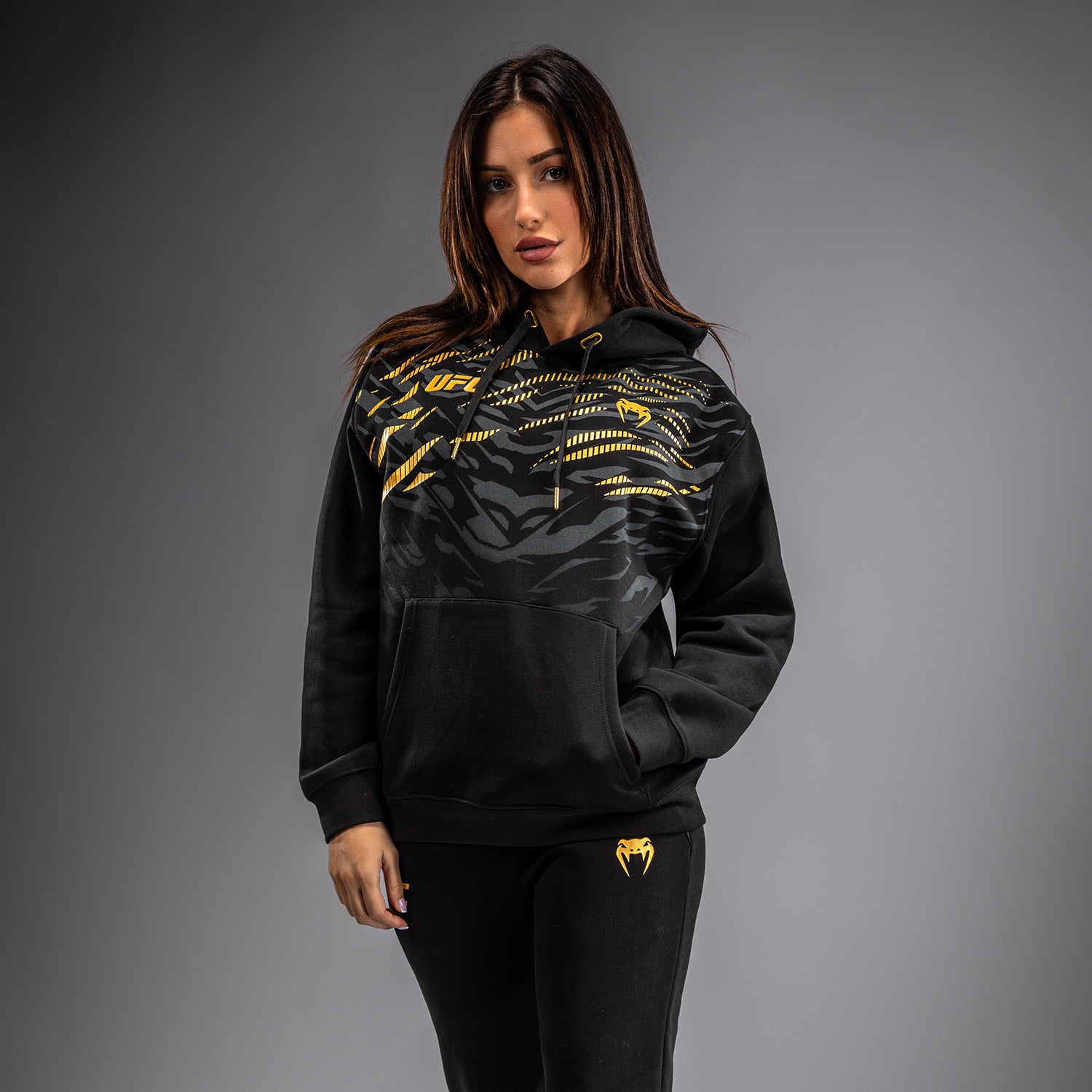venum-ufc-fusion-by-venum-replica-hoodie-damen-champion-schwarz-gold image 1