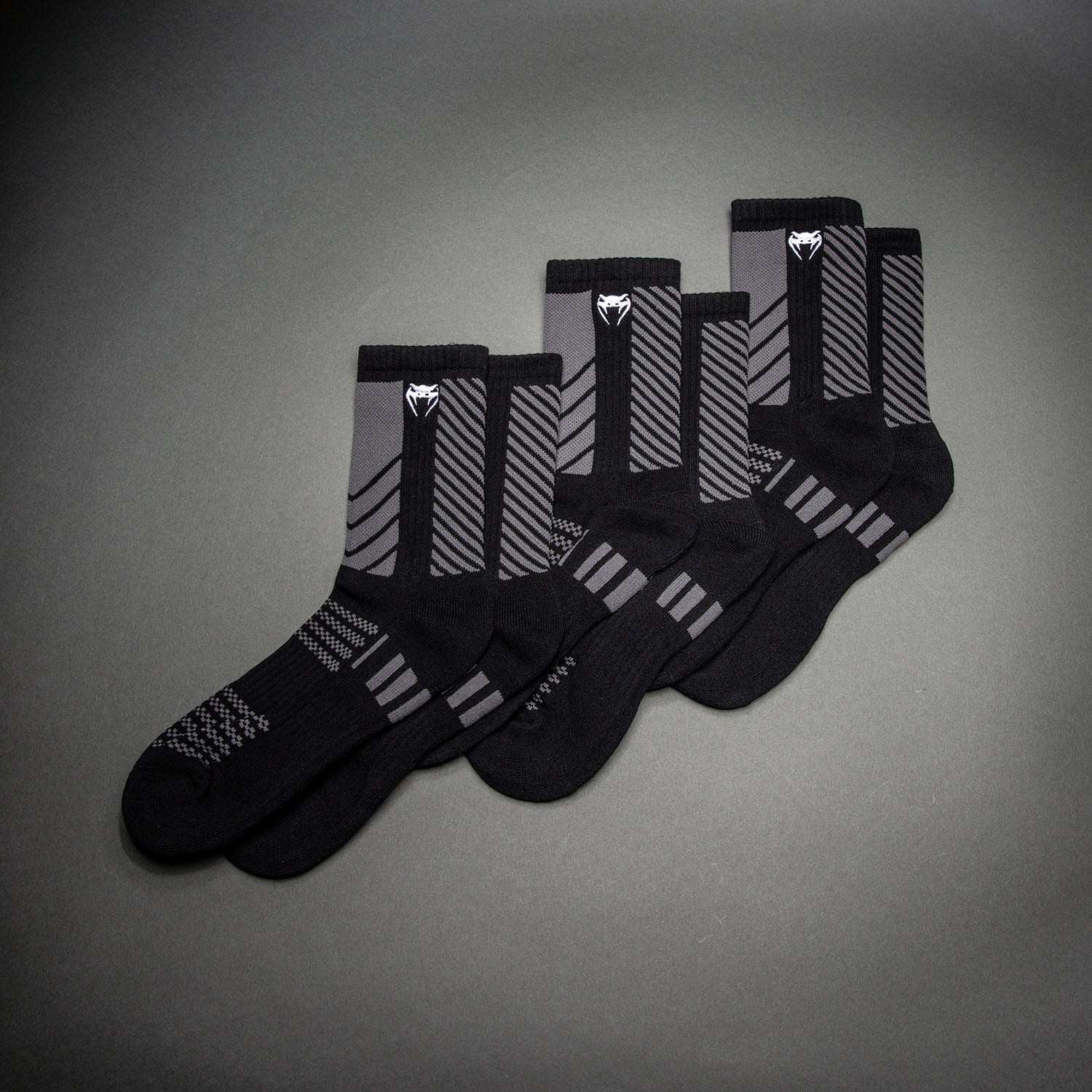venum-vector-crew-socken-3er-pack-schwarz-grau image 1