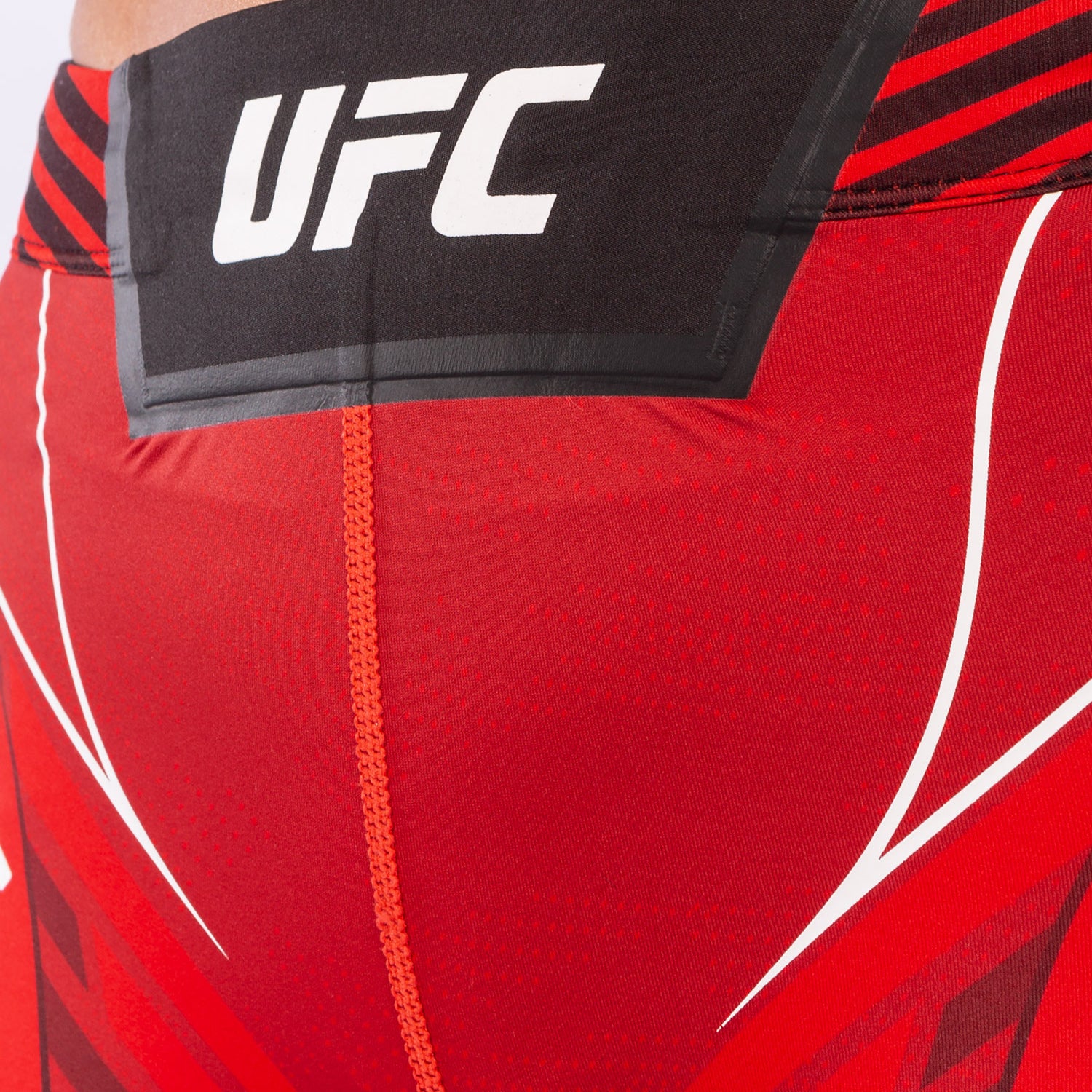 venum-ufc-authentic-fight-night-damen-vale-tudo-shorts-short-fit-rot image 5