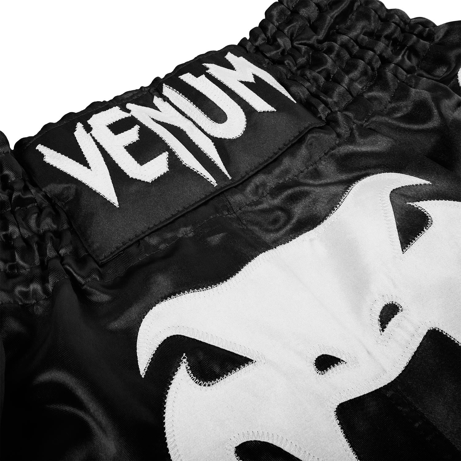 venum-bangkok-inferno-muay-thai-shorts-schwarz-wei image 4