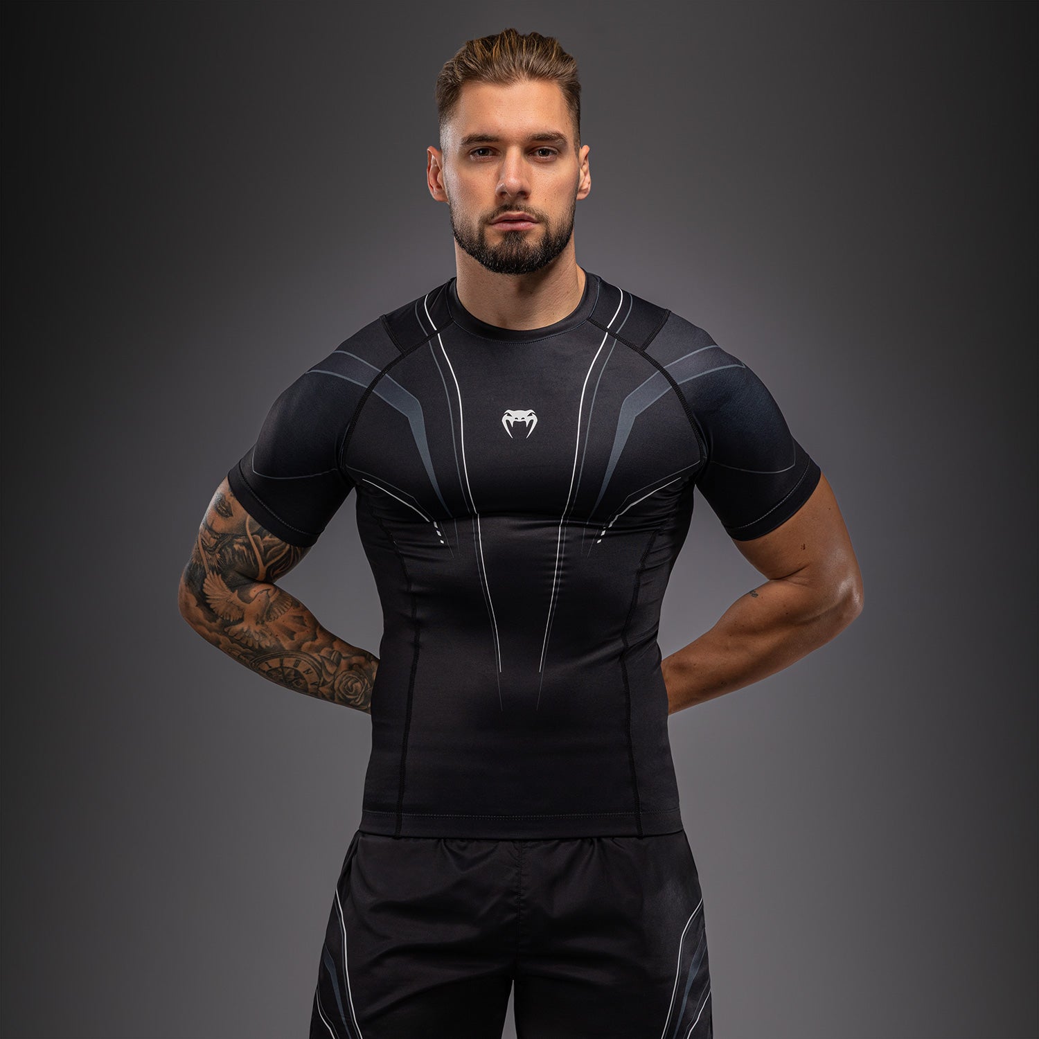 venum-streamline-kurzarm-rashguard-schwarz-wei image 2