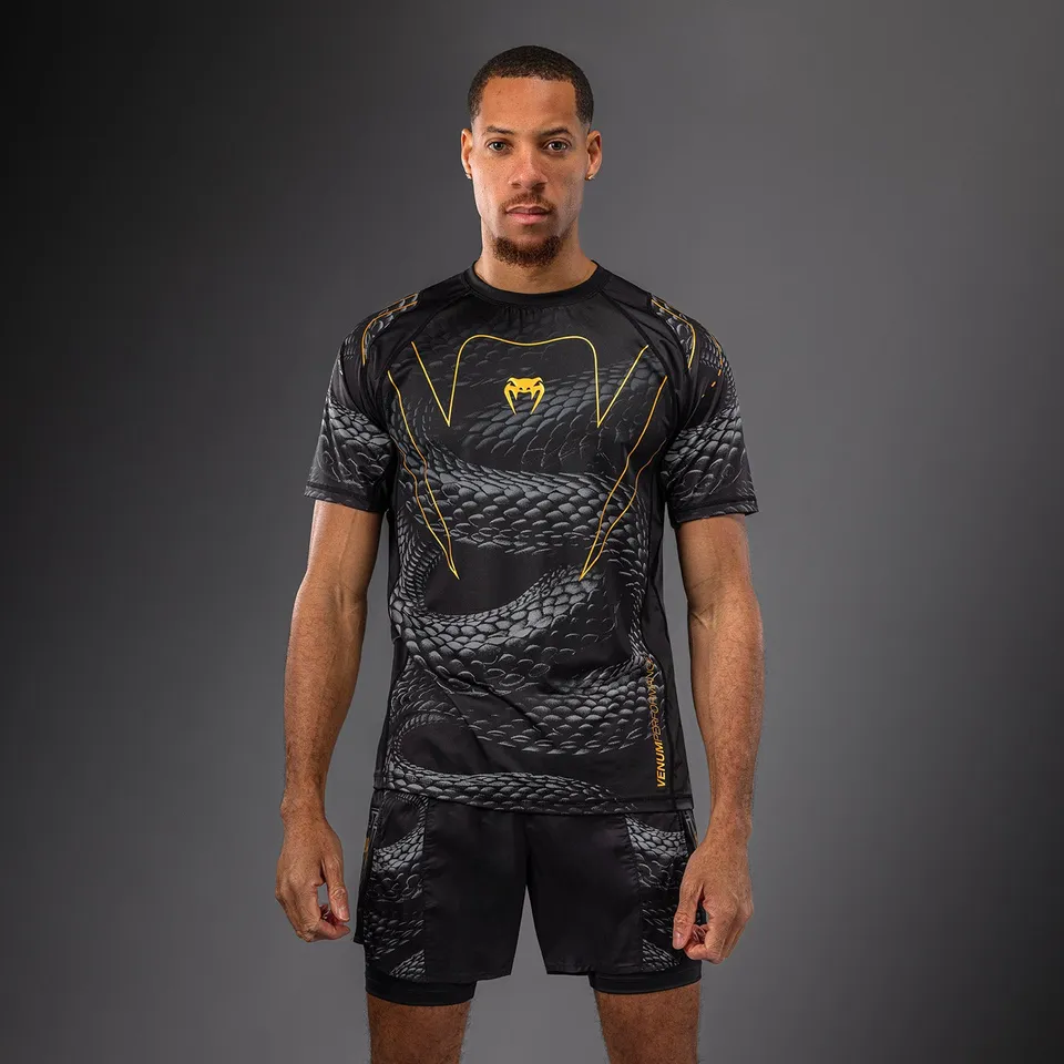 venum-matupa-dry-tech-t-shirt-herren-schwarz-grau-gold image 1