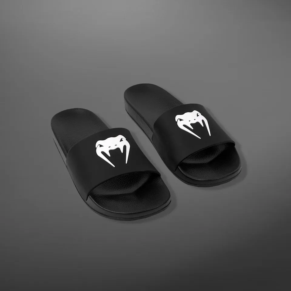 venum-classic-steppschuhe-slide-sandalen-schwarz-wei image 1