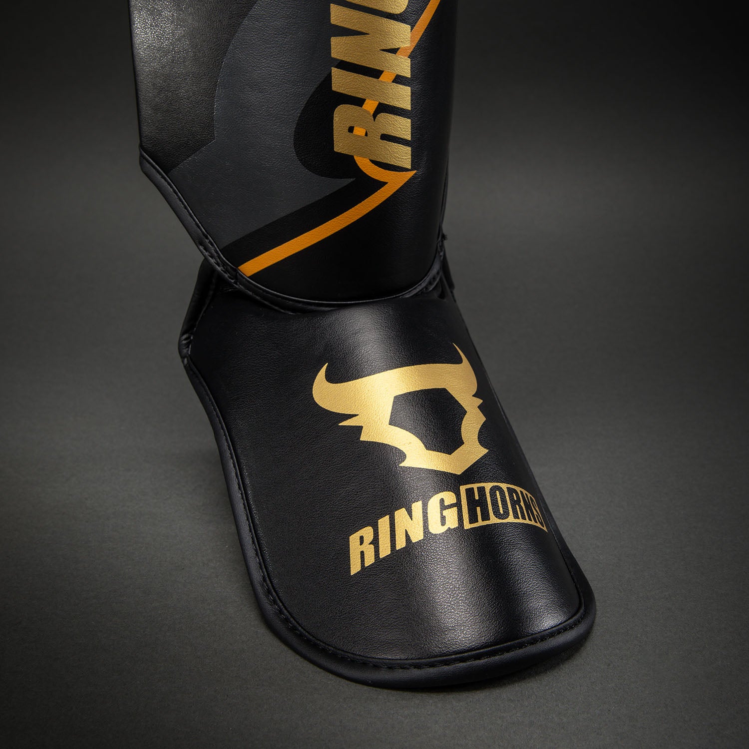 ringhorns-charger-by-venum-schienbeinschoner-schwarz-gold image 3