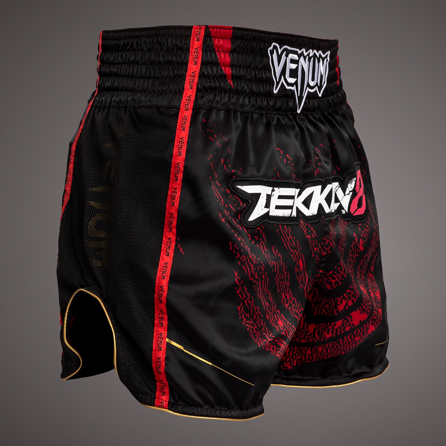 venum-x-tekken-8-marshall-law-muay-thai-shorts-schwarz-rot-gold image 4