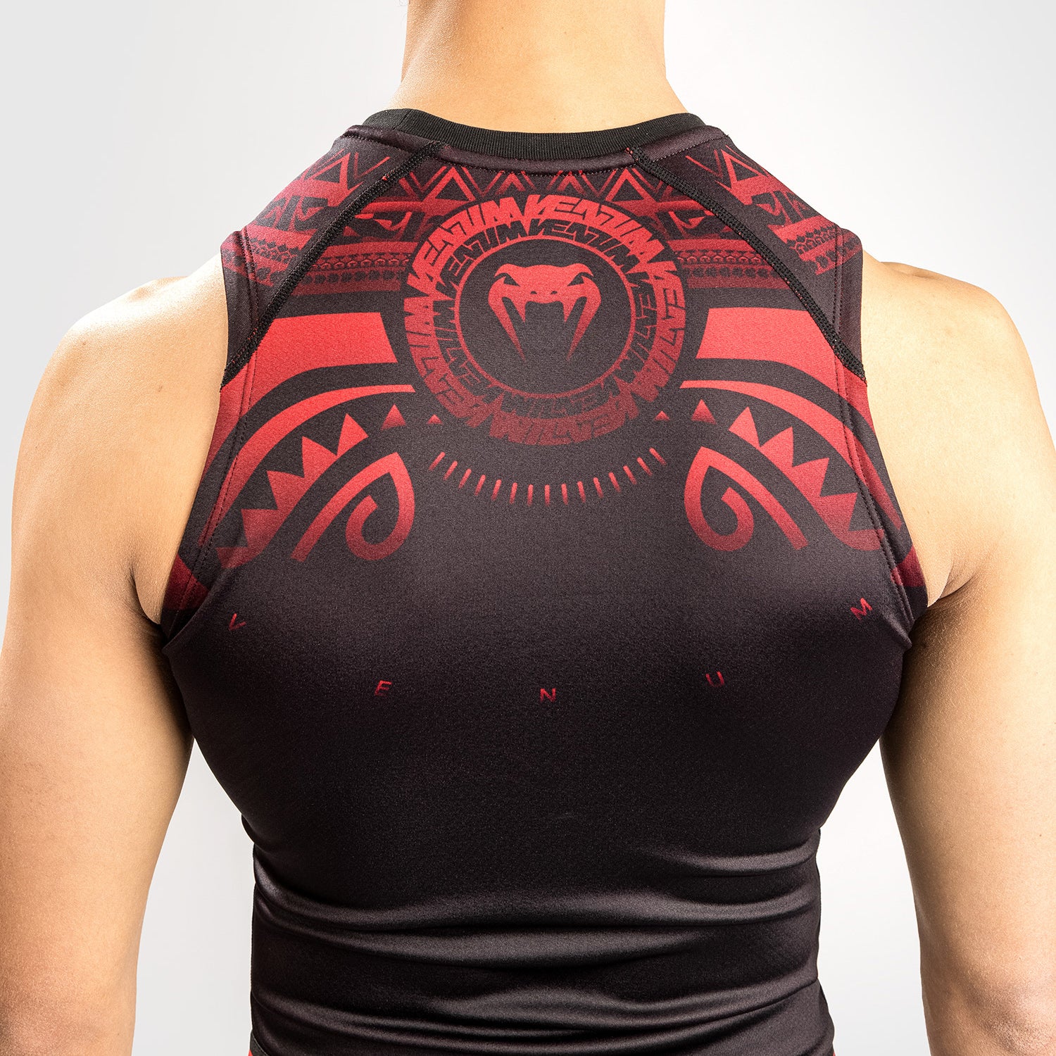 venum-nakahi-rashguard-rmellos-schwarz-rot image 7