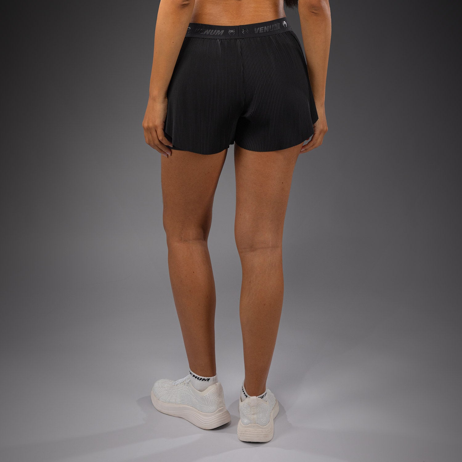 venum-flowfit-damen-trainingsshorts-schwarz image 3