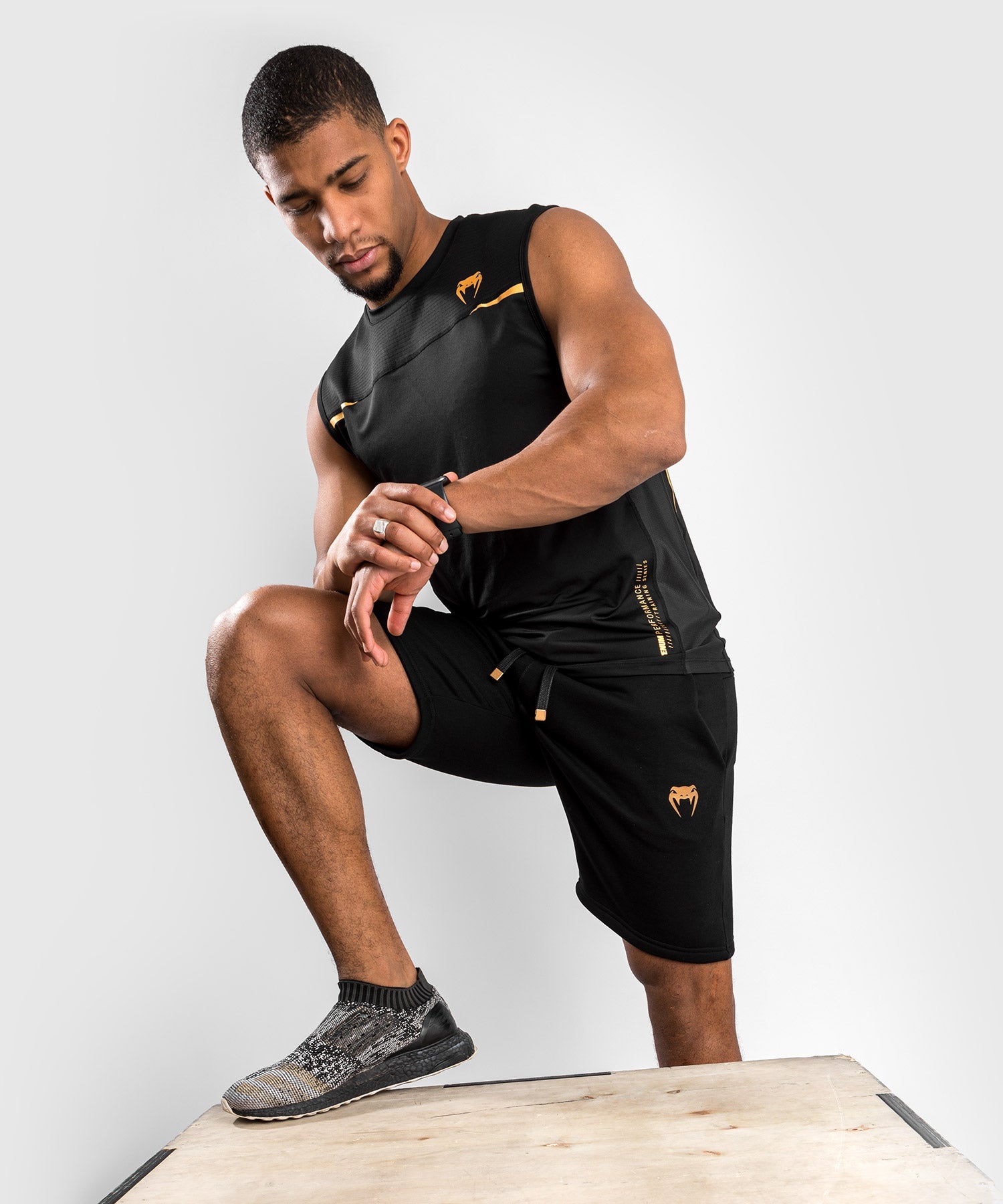 venum-tempest-2-0-dry-tech-tank-top-schwarz-gold image 3