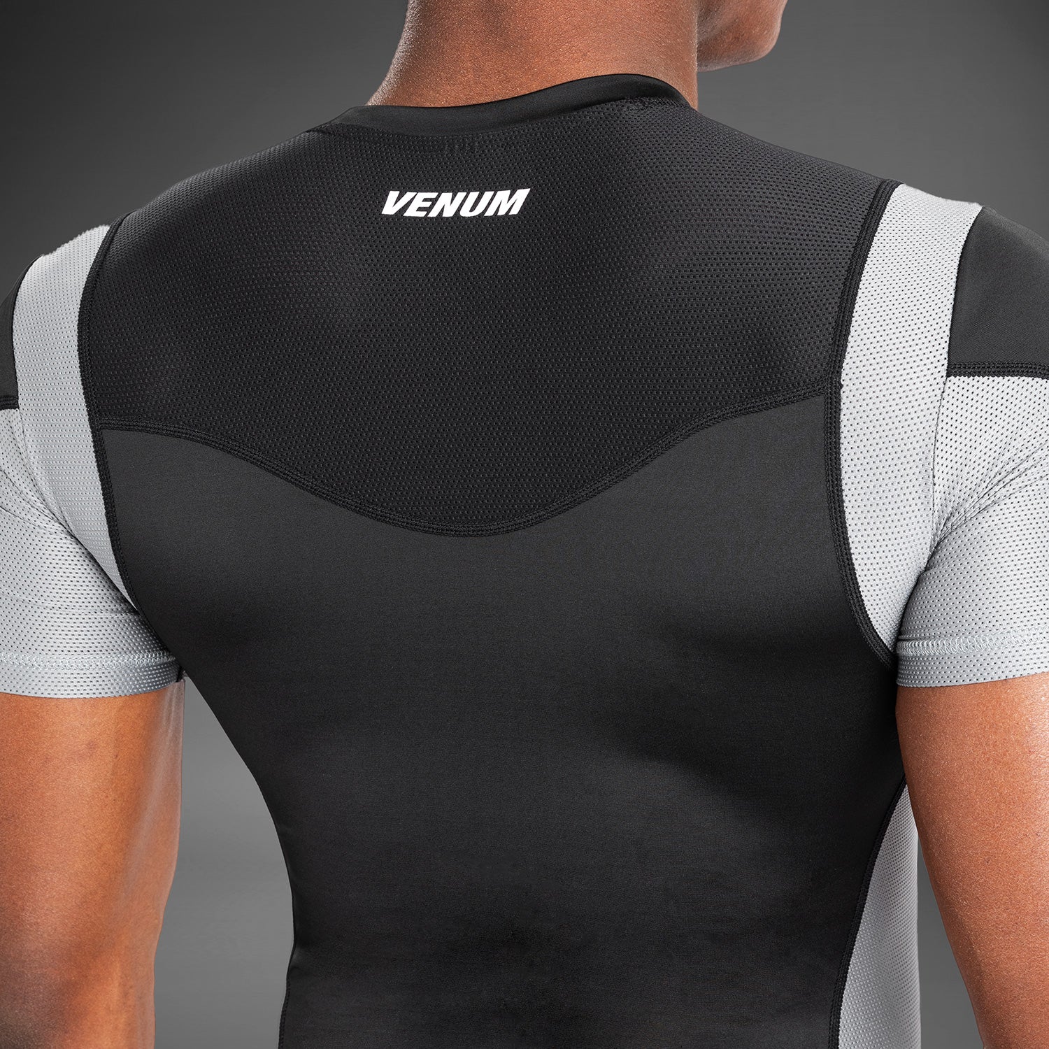 venum-tempest-herren-kurzarm-rashguard-schwarz-grau image 3