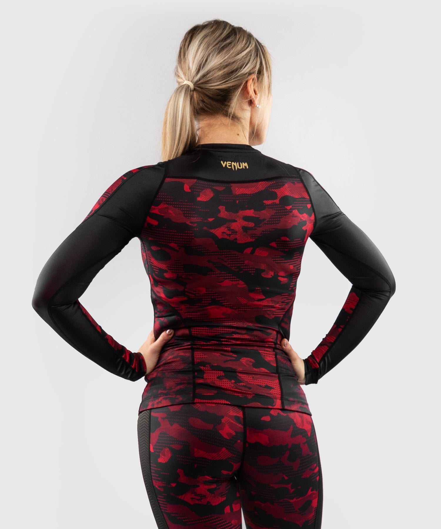 venum-defender-rashguard-langarm-damen-schwarz-rot image 4