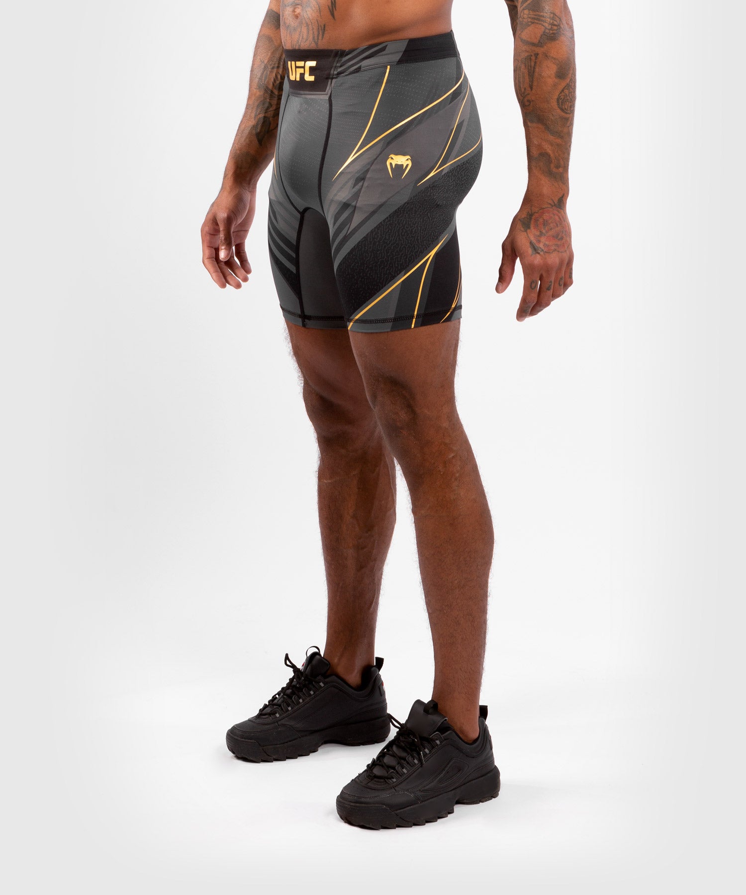 venum-ufc-authentic-fight-night-herren-vale-tudo-shorts-long-fit-champion-schwar image 2