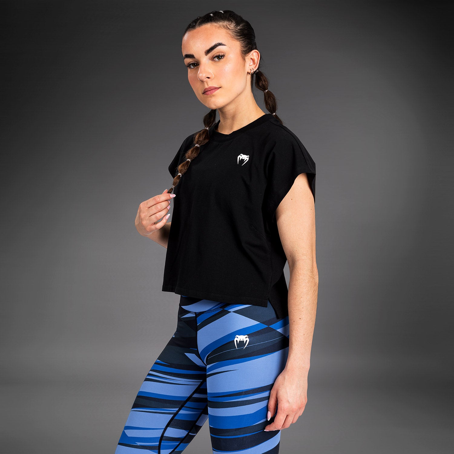 venum-abyss-damen-cropped-t-shirt-tiefes-schwarz image 3