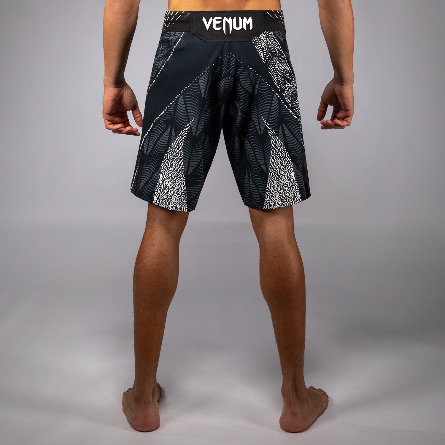 venum-ufc-zenith-authentic-fight-night-long-fit-fight-short-herren-schwarz image 3