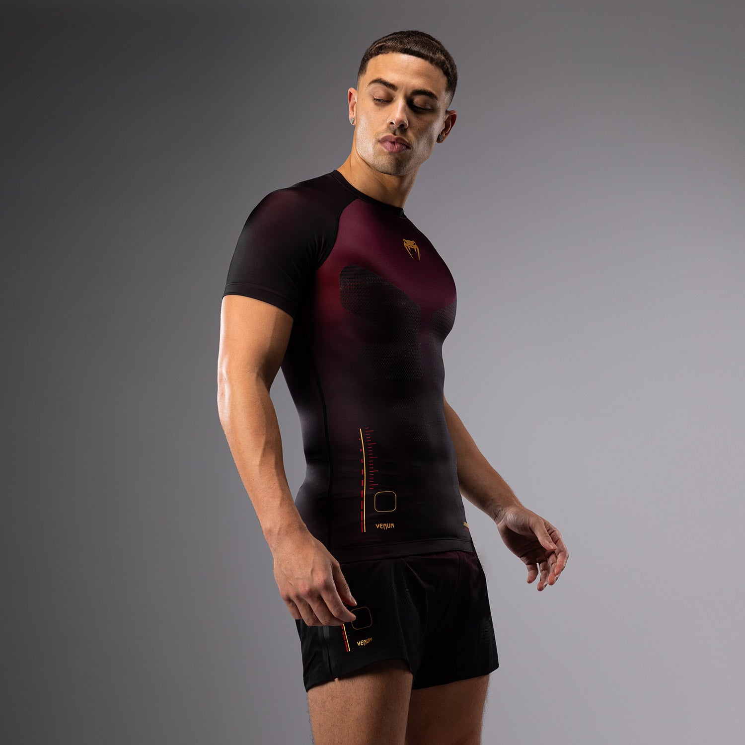 venum-tactical-xt-kurzarm-rashguard-f-r-m-nner-schwarz-burgund-gold image 3