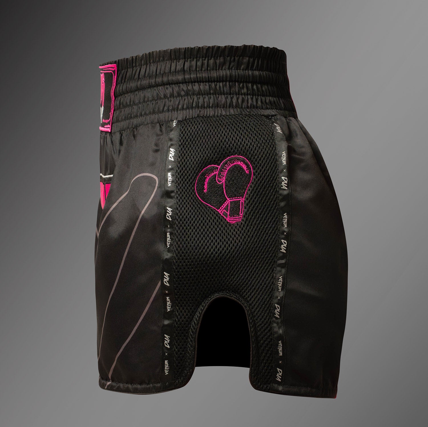 venum-x-dua-muay-thai-shorts-damen-schwarz-fuchsia-rosa image 3