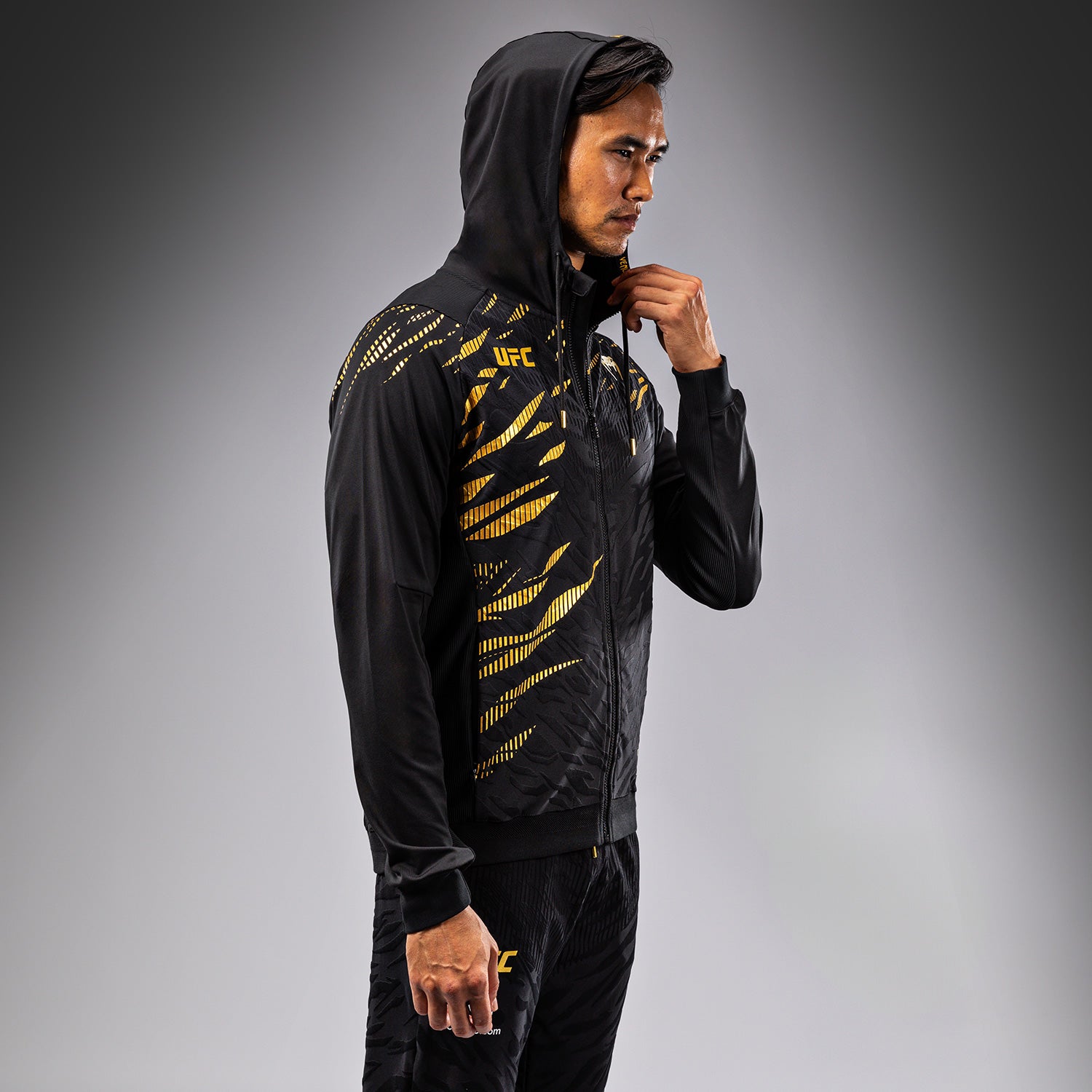 ufc-fusion-by-venum-authentic-fight-night-herren-walkout-hoodie-champion image 4