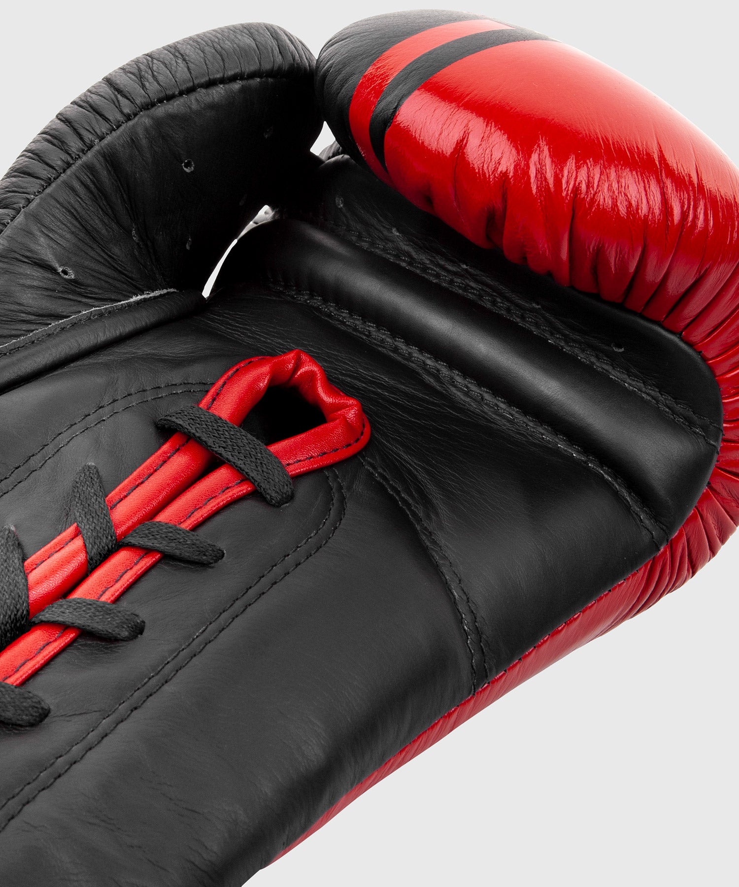 venum-shield-professionelle-boxhandschuhe-mit-schn-rung-rot-schwarz image 5