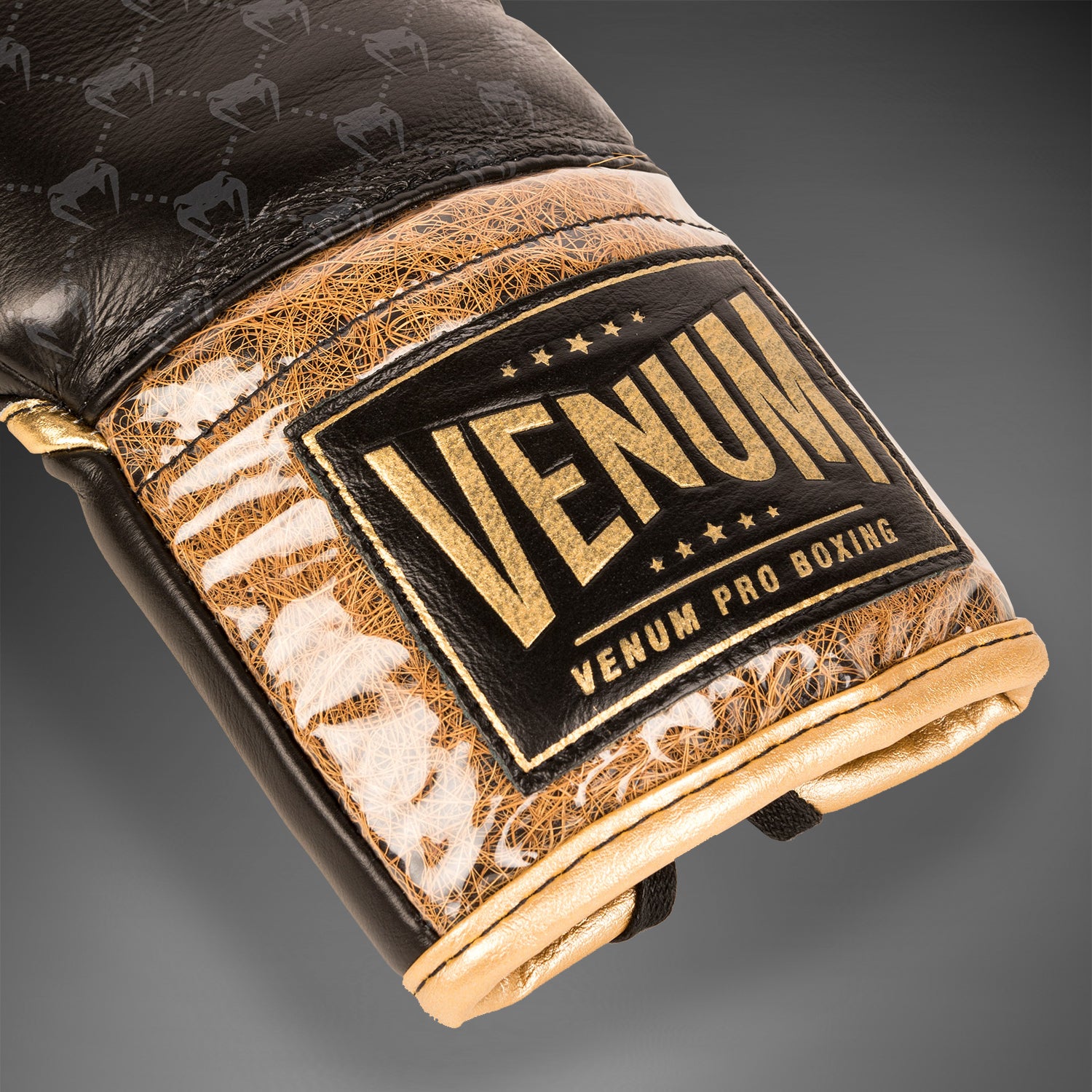 venum-coco-monogram-pro-boxhandschuhe-intense-black image 4