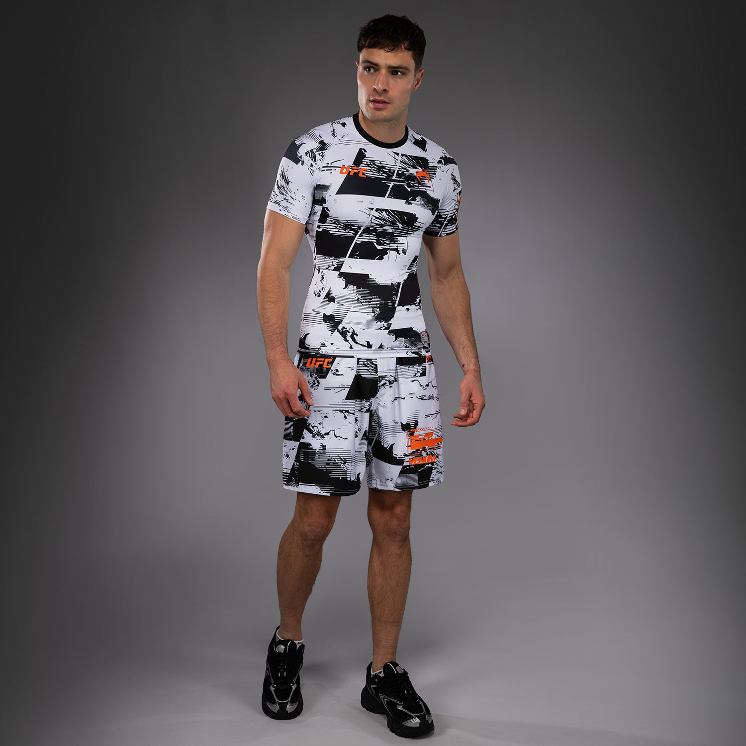 ufc-zenith-by-venum-authentic-fight-week-rashguard-kurzarm-herren-wei image 7