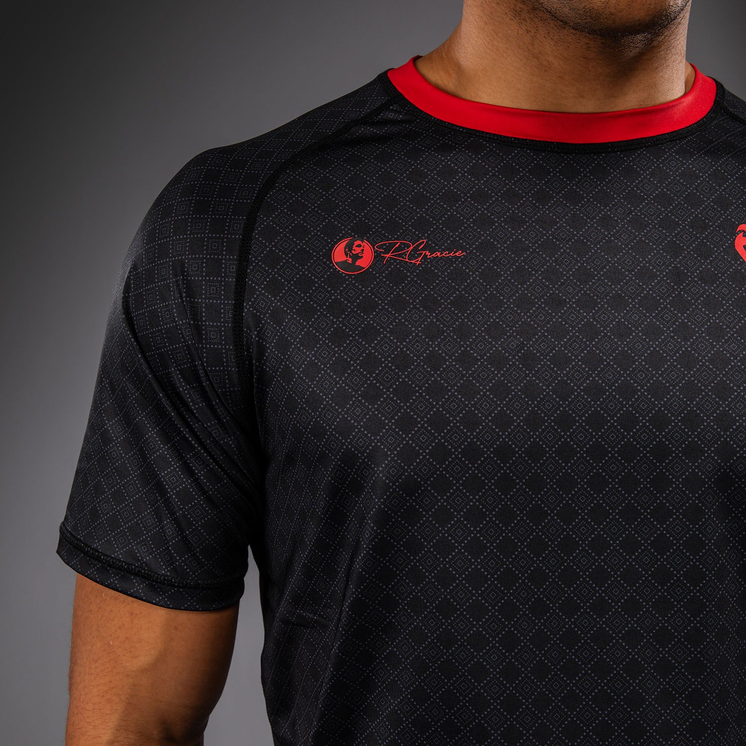 venum-x-roger-gracie-signature-dry-tech-t-shirt-schwarz-rot image 5